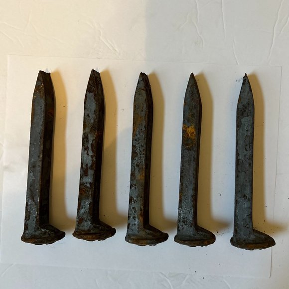 Vintage railroad spikes 6.75" Lot of 5 Each weigh approximately 13 oz - Picture 1 of 3